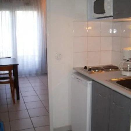 Sejours & Affaires Park Lane 2*