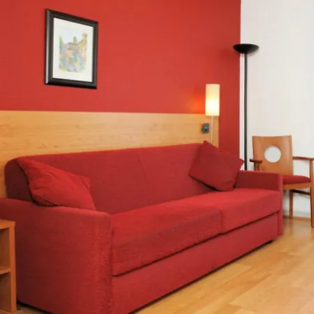 Sejours & Affaires Park Lane 2*