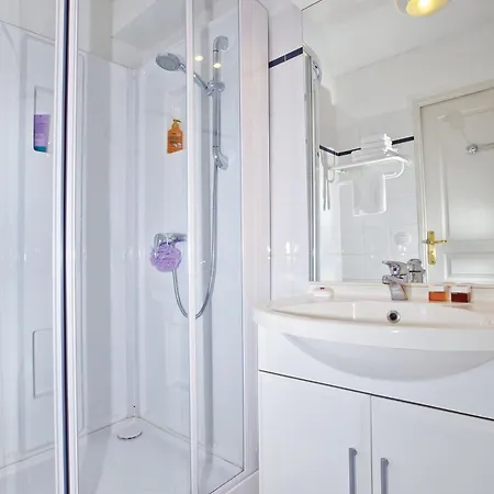 Sejours & Affaires Park Lane 2*